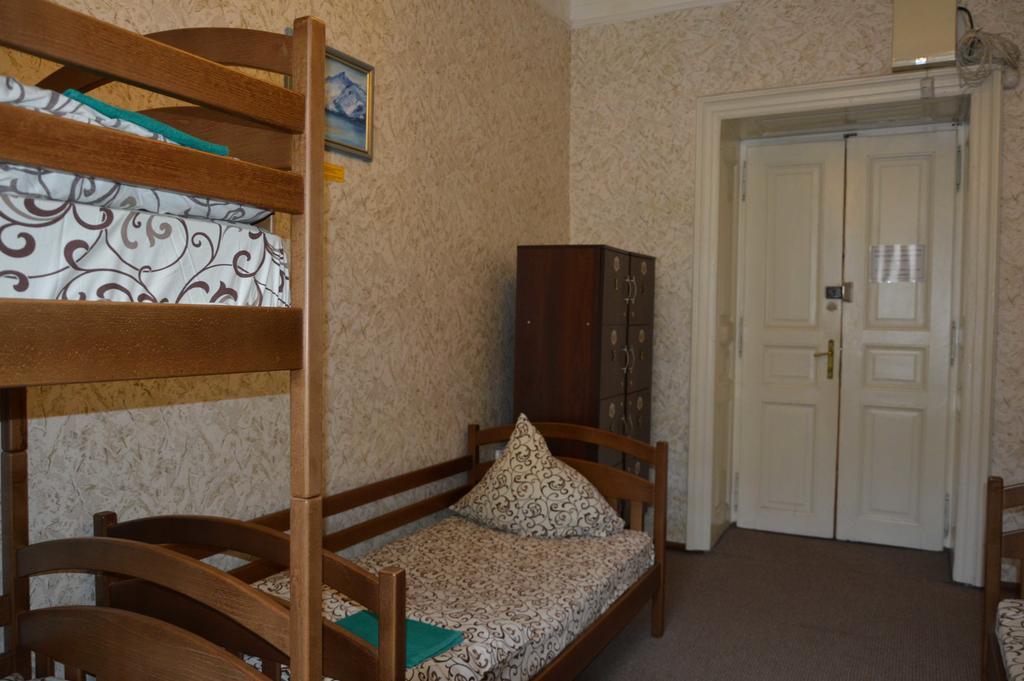 Lviv Lucky Hostel ภายนอก รูปภาพ